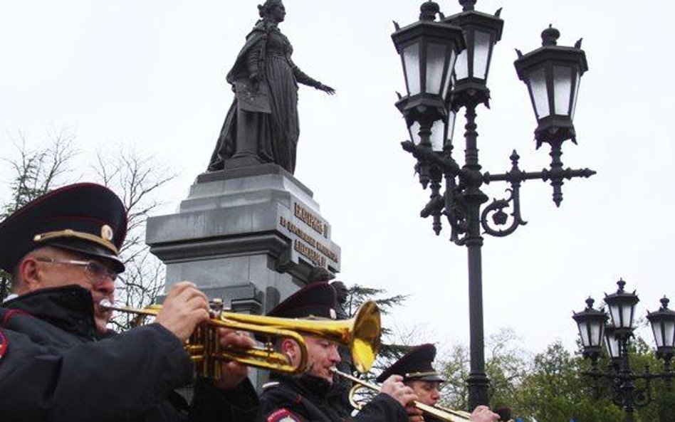 Uroczystości pod pomnikiem carycy Katarzyny II w Symferopolu