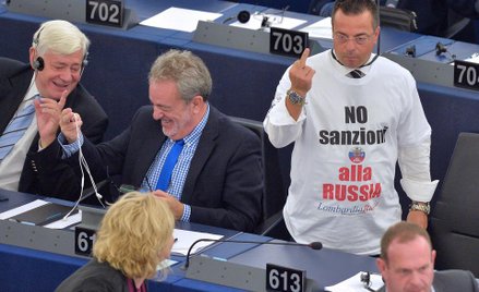 Rosja pogodziła skrajną prawicę i lewicę