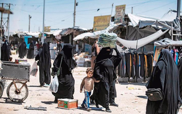 W obozie Al-Hol w północno-wschodniej Syrii jest kilkadziesiąt tysięcy kobiet i dzieci z rodzin dżih