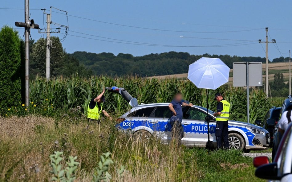 Służby na miejscu uderzenia rosyjskiej rakiety