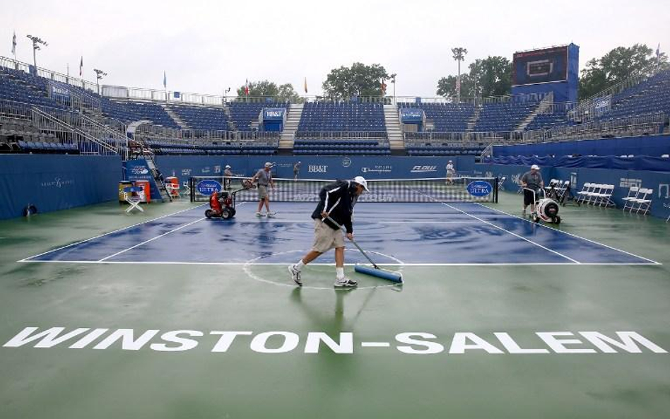 Janowicz wygrywa i dyskutuje