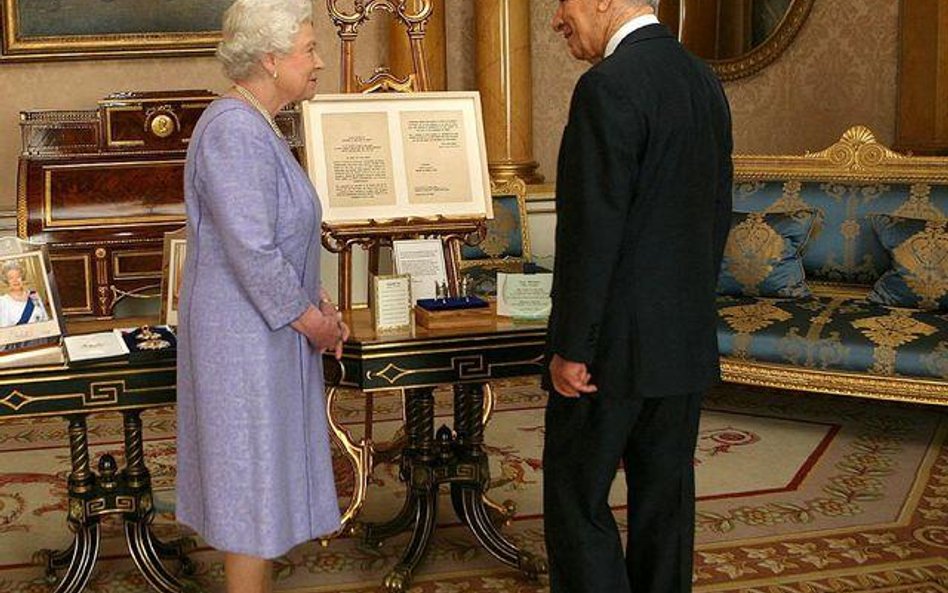 Szymon Peres u Elżbiety II