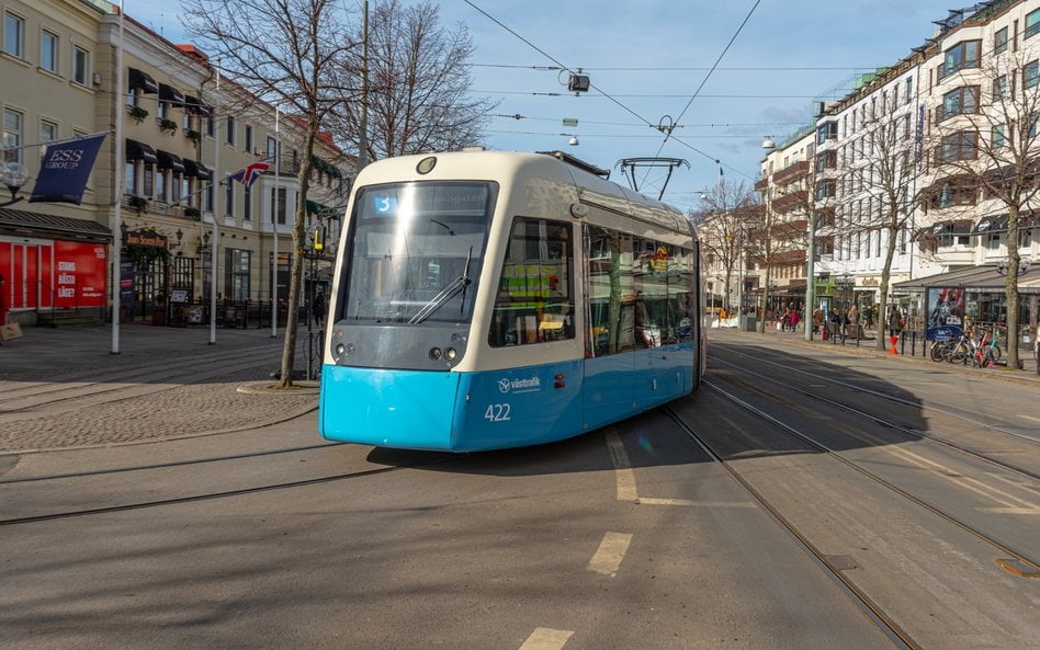 Tramwaj na bulwarze Avenyn w Göteborgu
