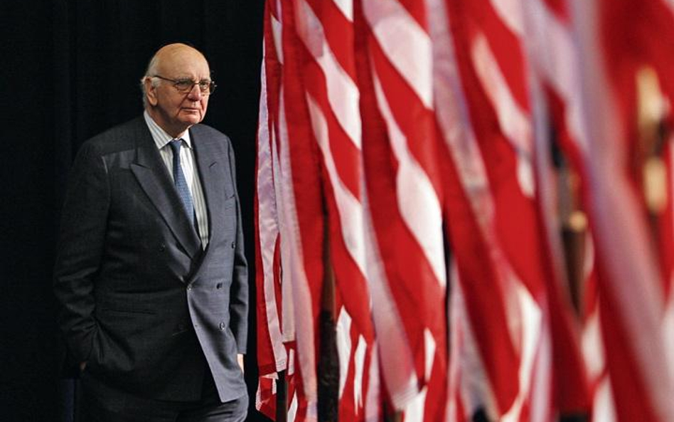 Paul Volcker ma opinię skutecznego i bezkompromisowego, co potwierdził m.in. raportem o nieprawidłow