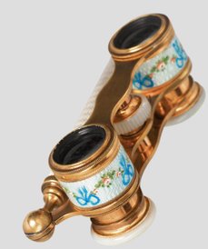 Luksusowa francuska lornetka teatralna z początku XX wieku.