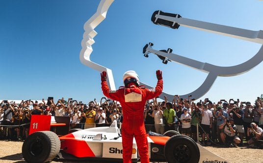 Alain Prost, legendarny kierowca F1, podczas Goodwood Festival of Speed w 2025 roku.