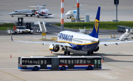 Samolot Ryanair na lotnisku w Maladze