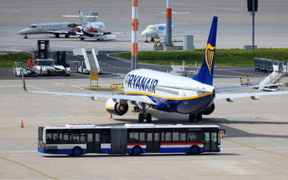Samolot Ryanair na lotnisku w Maladze
