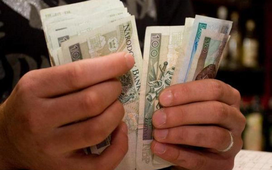 Nagradzanie pracowników: Premia uznaniowa czy premia regulaminowa bardziej zmotywuje podwładnych?