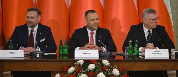 Prezydent Karol Nawrocki, szef KPRP Zbigniew Bogucki i szef BBN Sławomir Cenckiewicz przed rozpoczęc