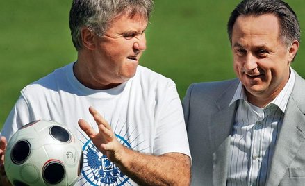 Guus Hiddink (z lewej) i prezes rosyjskiej federacji Witalij Mutko