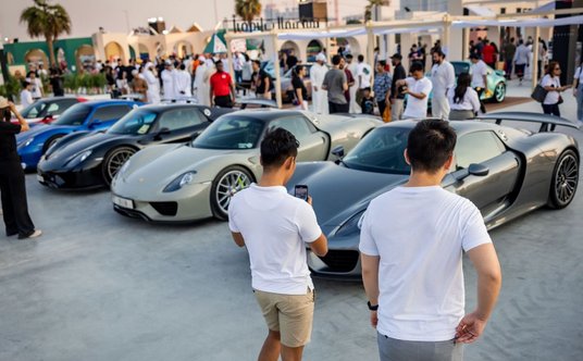 Taki rząd 918 Spyder nawet w Dubaju robi wrażenie