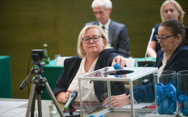 I Prezes SN Małgorzata Manowska podczas losowania kandydatów do Izby Odpowiedzialności Dyscyplinarne