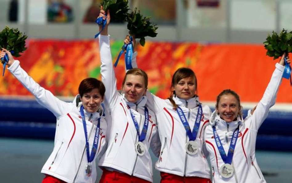 Wicemistrzynie olimpijskie: od lewej Katarzyna Bachleda-Curuś, Natalia Czerwonka, Katarzyna Woźniak 