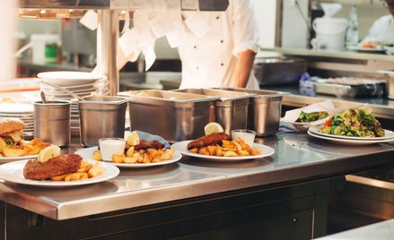 Bufet dla zleceniobiorców to dla fiskusa nie koszt przedsiębiorcy - interpretacja podatkowa