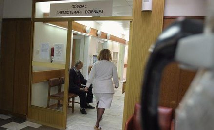 Leki, których zabrakło dla pacjentów odbywających chemioterapię, szpitale sprowadzają już zza granic