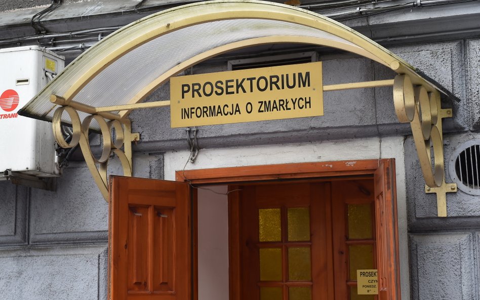 W Warszawie na wyniki sekcji zwłok trzeba czekać nawet miesiąc.