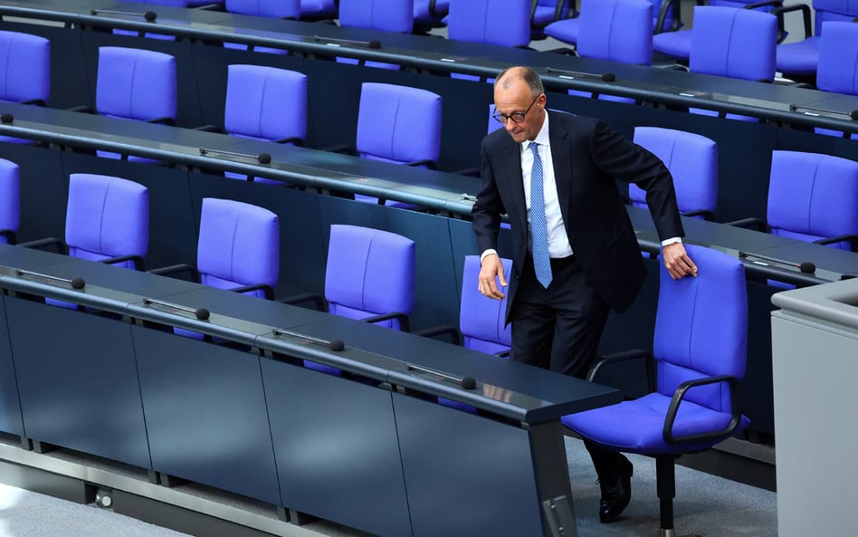 Friedrich Merz, zaostrzając politykę imigracyjną, spełnia swoje obietnice wyborcze. Obawia się AfD