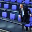 Friedrich Merz, zaostrzając politykę imigracyjną, spełnia swoje obietnice wyborcze. Obawia się AfD