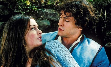 Ella zaklęta – film familijny z Anne Hathaway