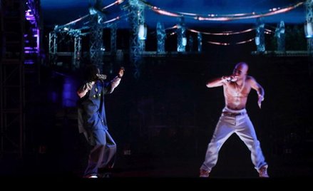 Zmarli artyści wracają na scenę