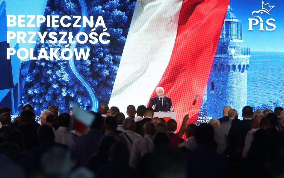 Prezes PiS Jarosław Kaczyński podczas konferencji programowej Prawa i Sprawiedliwości w Końskich