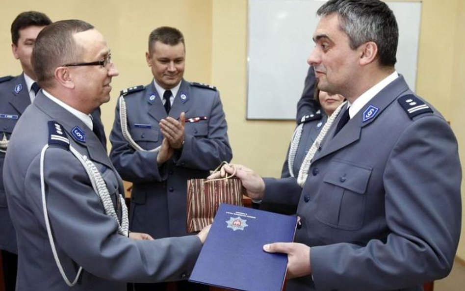 Porządkowanie dopłat wakacyjnych dla policjantów