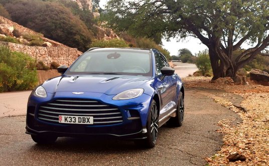 Aston Martin DBX707