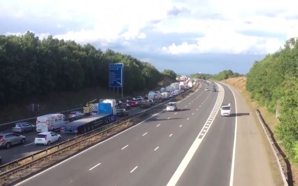 Wielka Brytania: Dziesiątki rannych po wypadku autobusu