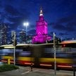Podświetlony na różowo Pałac Kultury i Nauki