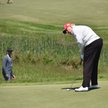 Donald Trump poparł nałożenie 500-procentowego cła na towary importowane z krajów, które kupują rosy
