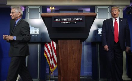 Choć Anthony Fauci całe zawodowe życie walczy z epidemiami, Donald Trump nie zawsze go słucha