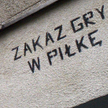 Zakaz gry w piłkę na boisku szkolnym