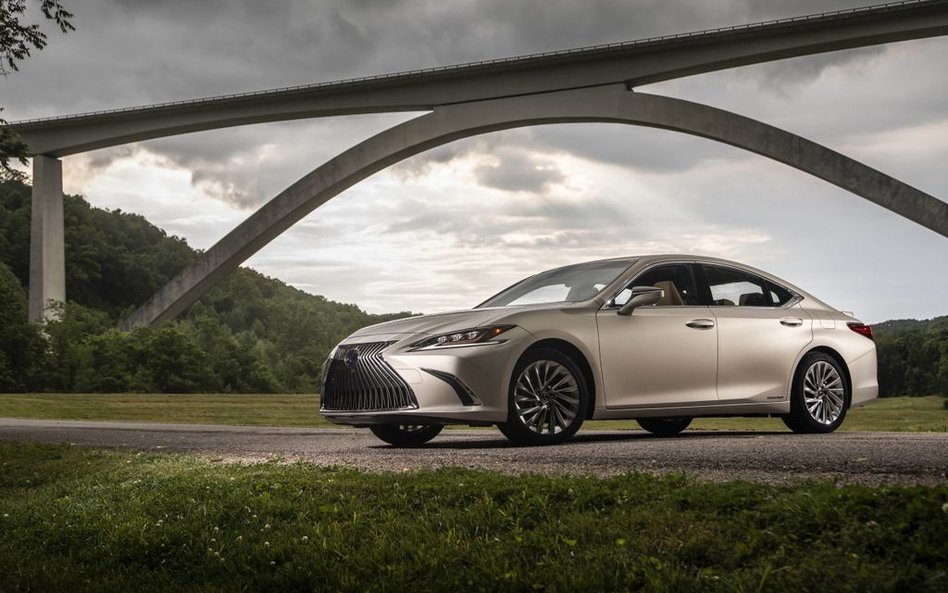 Lexus ES: Menedżerowie do hybryd!