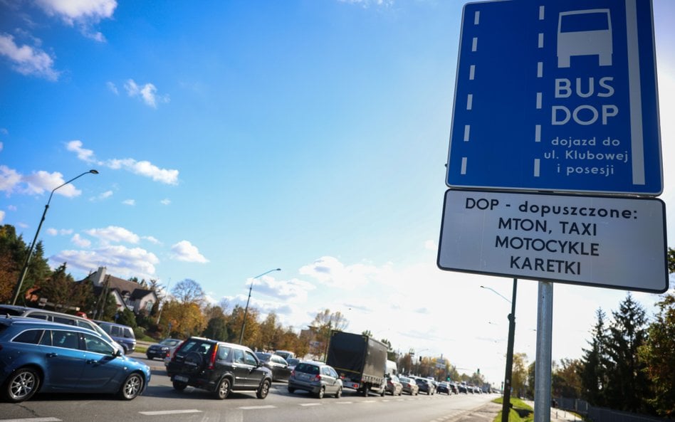 Buspas na ulicy Puławskiej w Warszawie