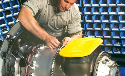 Jedyna oferta złożona została przez branżowego kontrahenta spółki – Pratt&Whitney Canada Corp.