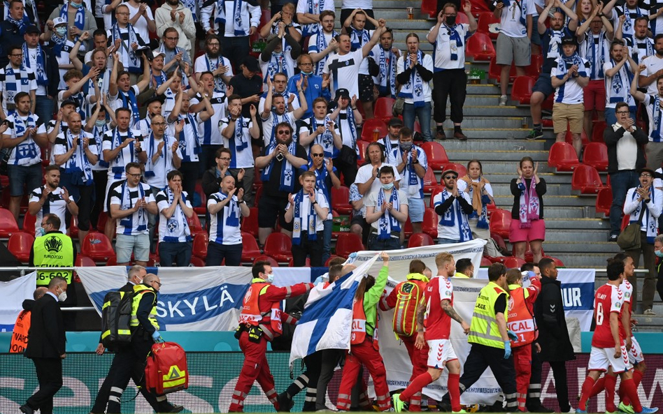 Euro 2020. Mecz Dania - Finlandia przerwany. Dramat na boisku, UEFA każe grać dalej