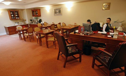 EM Lab pomoże klientom negocjować ceny usług takich jak np. nocleg w hotelu, wynajem sal