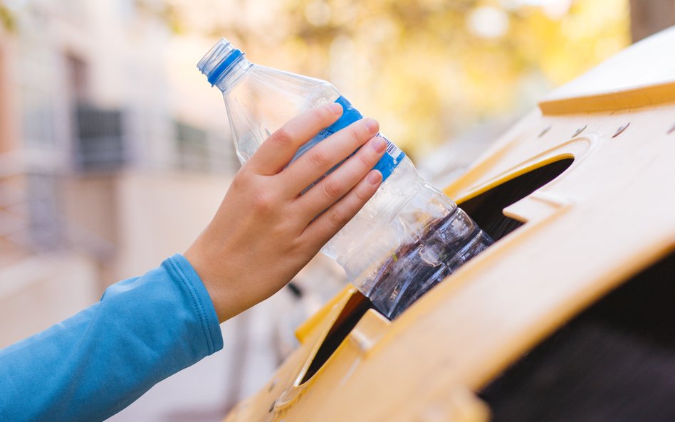 Plastikowe butelki na wodę po prostu nie są poddawane ponownemu recyklingowi w Europie