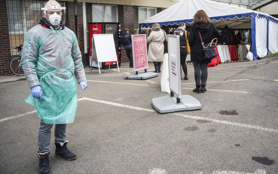 Koronawirus. Czechy: 8 235 zakażeń w ciągu doby. Epidemia w natarciu