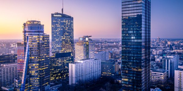 Jak wyglądają lokalne rynki pracy? Rosną różnice między aglomeracjami a prowincją