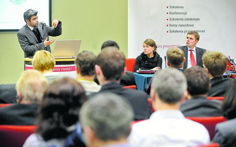 Uczestnicy seminarium mieli okazję zapoznać się również z budową struktur: wykorzystaniem opcji, ich