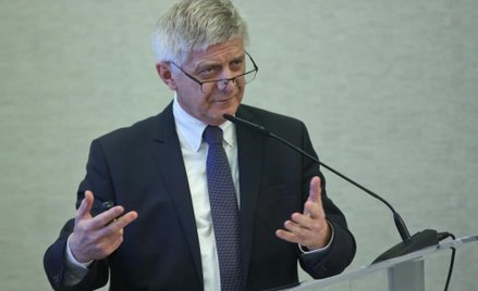 Prezes NBP Marek Belka na konferencji prasowej, podsumowującej działalność Rady Polityki Pieniężnej 