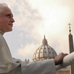 Piotr Adamczyk jako Jan Paweł II w filmie Giacoma Battiata „Karol. Papież, który pozostał człowiekie
