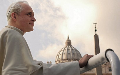 Piotr Adamczyk jako Jan Paweł II w filmie Giacoma Battiata „Karol. Papież, który pozostał człowiekie