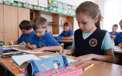 Uczniowie klas I-III odrabiają lekcje już ponad 2 godziny dziennie