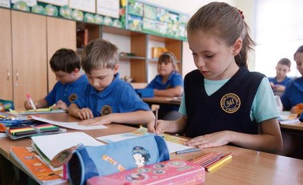 Świadczenie z programu „Dobry start” przysługuje w wysokości 300 zł – raz w roku – na dziecko uczące