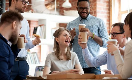 Firma odliczy wydatki na posiłki pracowników i kontrahentów - interpretacja podatkowa