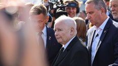 Prezes PiS Jarosław Kaczyński na pl. Piłsudskiego w Warszawie podczas obchodów miesięcznicy katastro