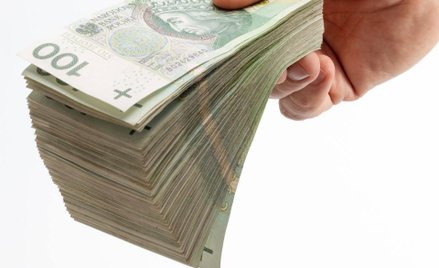 Mniejsze wpłaty, niższe zakupy